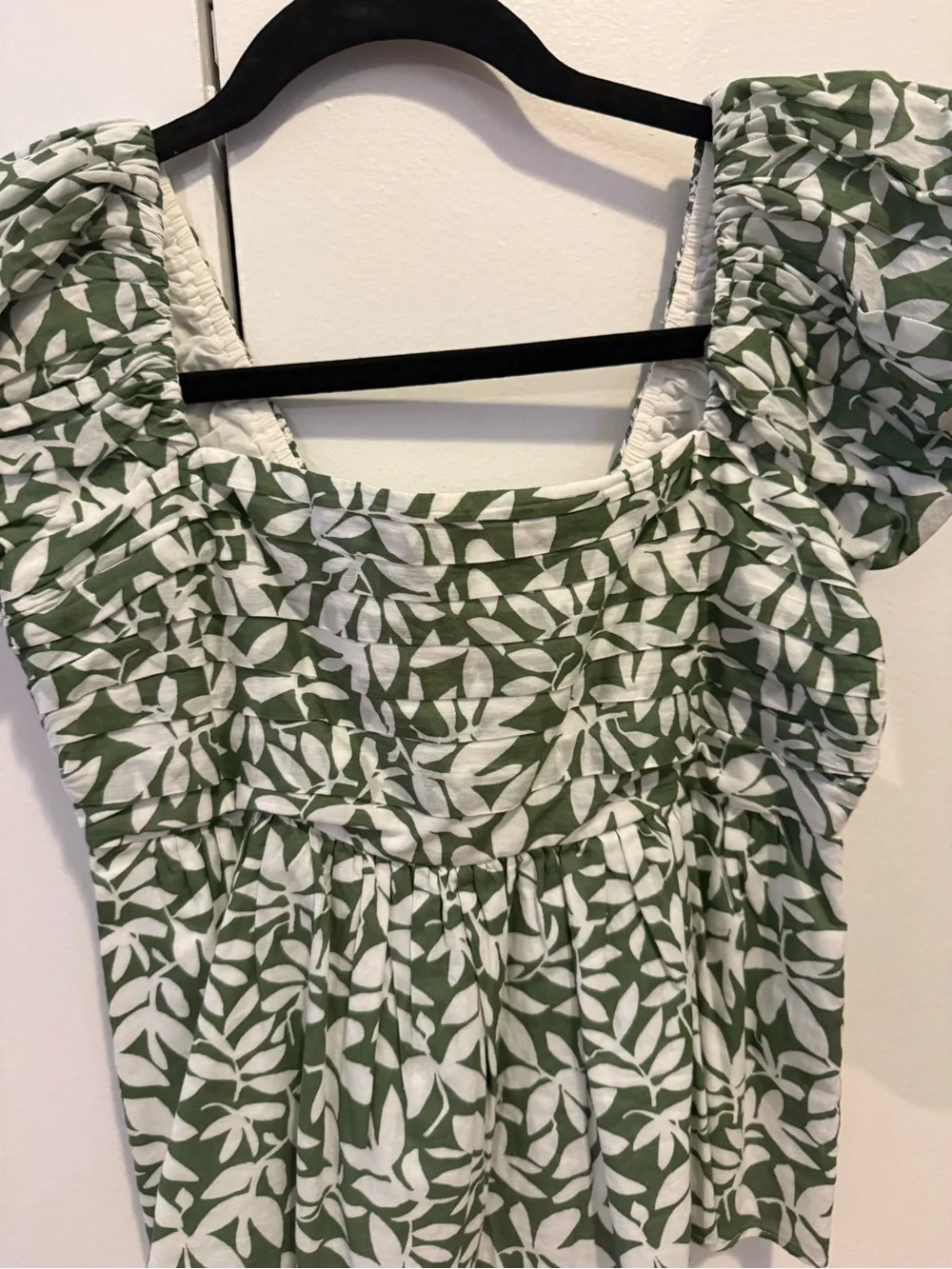 Abercrombie & Fitch size S green and white blouse